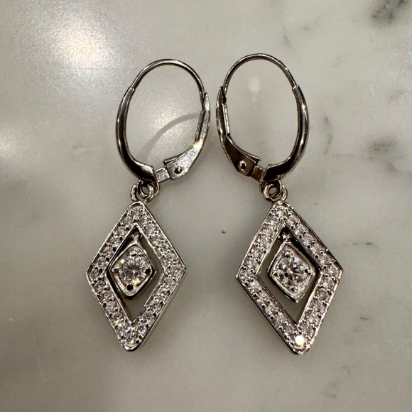 Roberto Coin 18kt white gold with 0.55tcw diamond converted drop earrings EUC - Picture 11 of 12